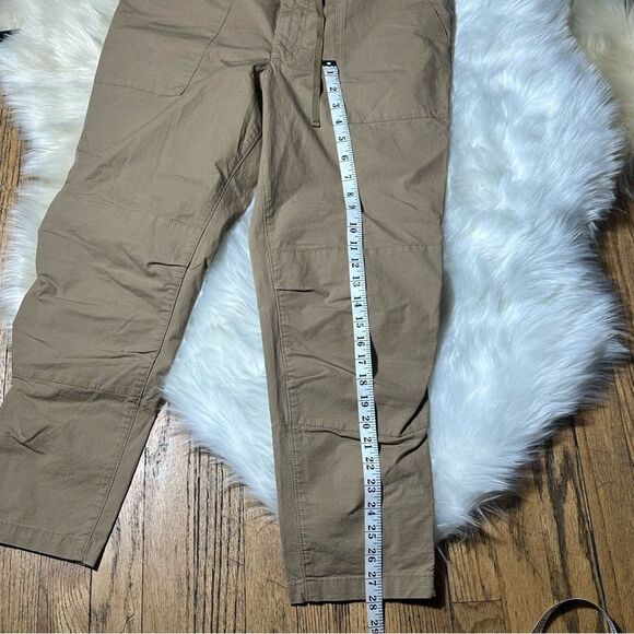 Eddie Bauer Tan Capris Lightweight Casual Wear - Picture 9 of 9